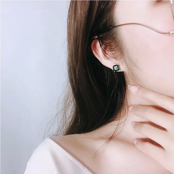 4.0 ct. Asscher Cut Green Emerald Solitaire Stud Earrings - Picture 3 of 8